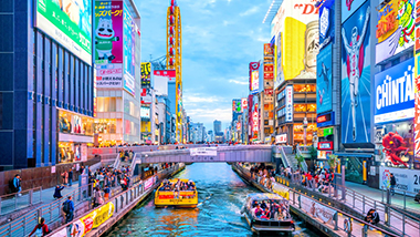 Japan city bustling with people. 