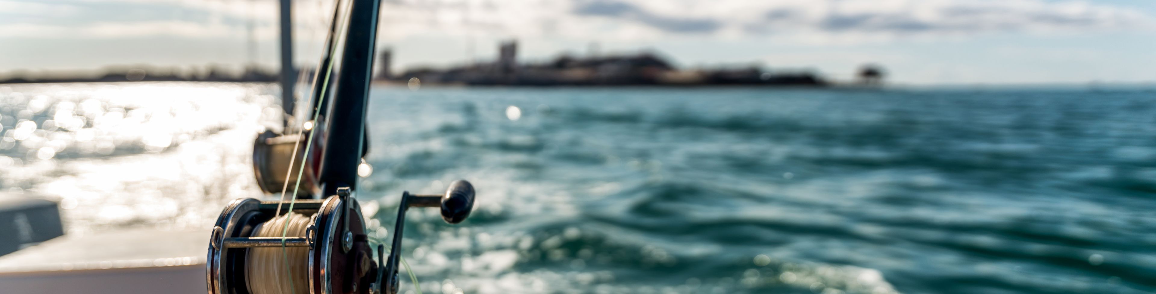 Fishing line in the water. 