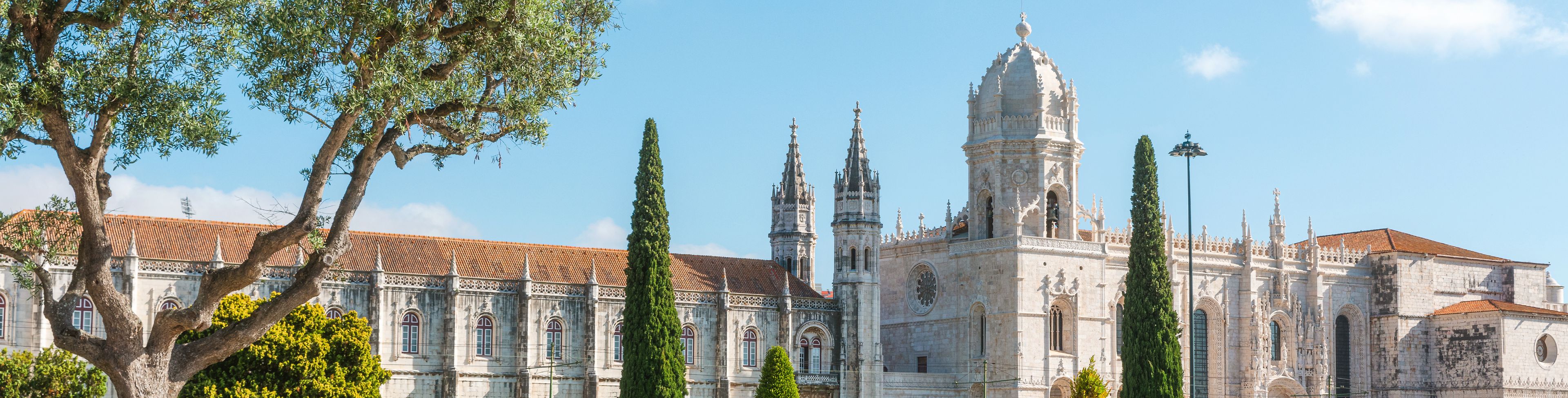 A cathedral in Lisbon overlooks a courtyard